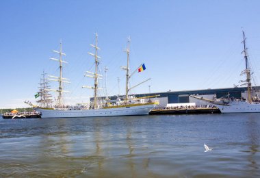 Boylu soylu Yelkenliler yarışları Kotka 2017. Kotka, Finlandiya 16.07.2017. Mircea Kotka, Finlandiya'nın limanda gemi.