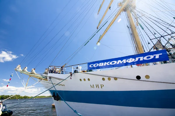 Kotka závody Tall Ships 2017. Kotka, Finsko 16.07.2017. Lodi Mir v přístavu Kotka, Finsko. — Stock fotografie