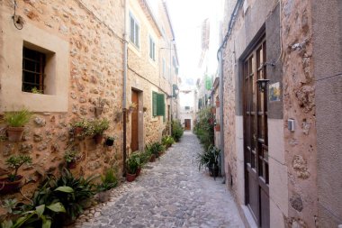 Valldemossa, Majorca İspanya'nın ünlü Akdeniz köyünü caddede güzel.