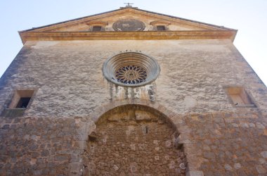 Valldemossa, Majorca İspanya'nın ünlü Akdeniz köyünü güzel kilisede.