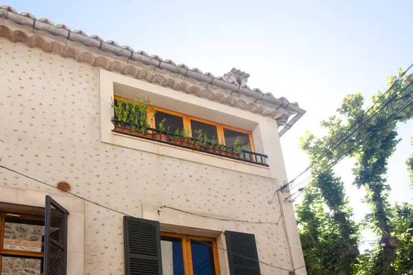 Gyönyörű épület, Valldemossa, Spanyolország Mallorca híres régi mediterrán falu. — Stock Fotó