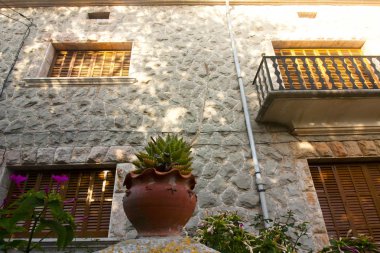 Güzel Valldemossa, Majorca İspanya'nın ünlü Akdeniz köyünü bina.