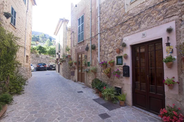 Beautiful street in Valldemossa, famous old mediterranean village of Majorca Spain. — Stock Photo, Image