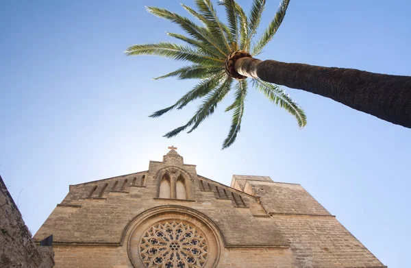 Staré město, kostel Sant Jaume v Mallorca. Alcudia, Mallorca, Baleárské island, Španělsko 28.06.2017. — Stock fotografie