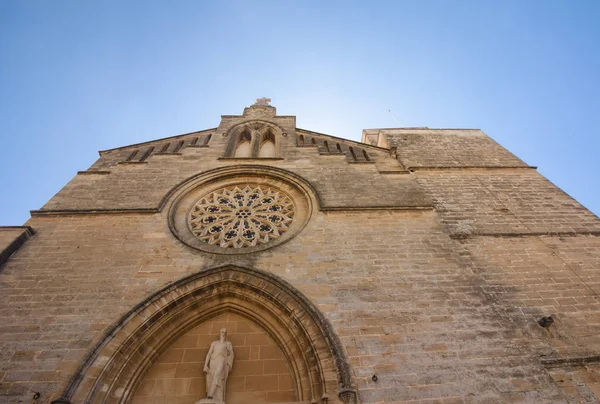 Staré město, kostel Sant Jaume v Mallorca. Alcudia, Mallorca, Baleárské island, Španělsko 28.06.2017. — Stock fotografie