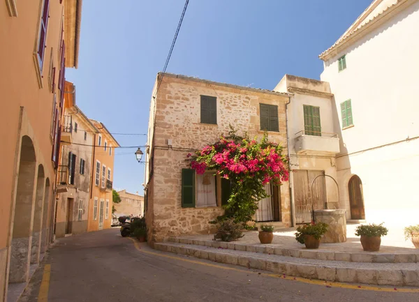Alcudia Old Town Island Majorca, İspanya 28.06.2017.