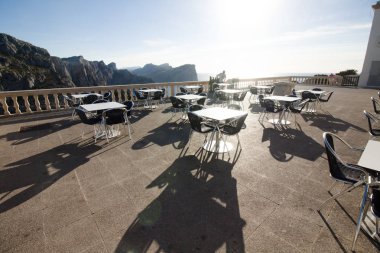 Günbatımı kafede Cap de Formentor - Mayorka, İspanya'nın güzel Sahili - Avrupa tabloları.