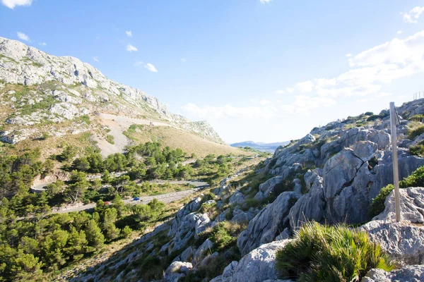 Cap de Formentor - Mayorka, İspanya'nın güzel Sahili - Avrupa yılan gibi dağ.
