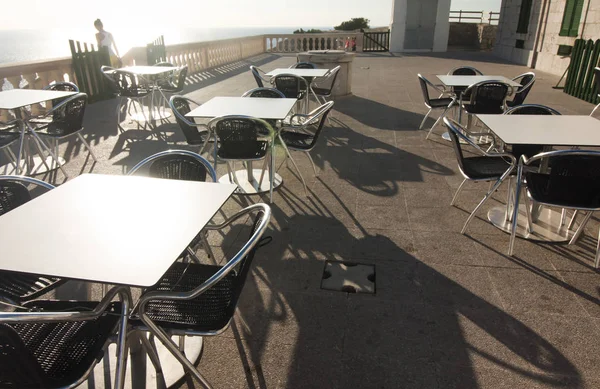 表的咖啡馆在日落时对盖德佛门-美丽海岸的马略卡岛，西班牙-欧洲. — 图库照片
