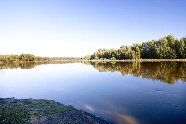 Ήρεμη και όμορφη ποταμός Kymijoki στη Φινλανδία. — Φωτογραφία Αρχείου