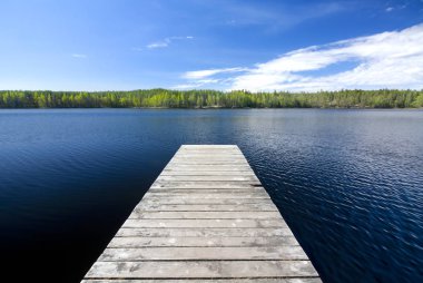 Ahşap iskele güzel Gölü Milli Parkı Repovesi, Finlandiya, Güney Karelya.