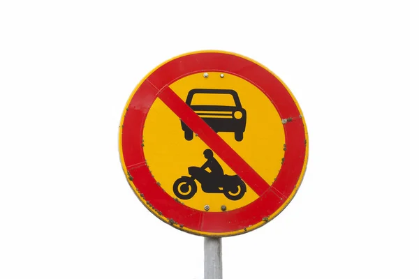 Señal de tráfico circular europea, el paso de vehículos y motocicletas prohibido. Con poste . — Foto de Stock
