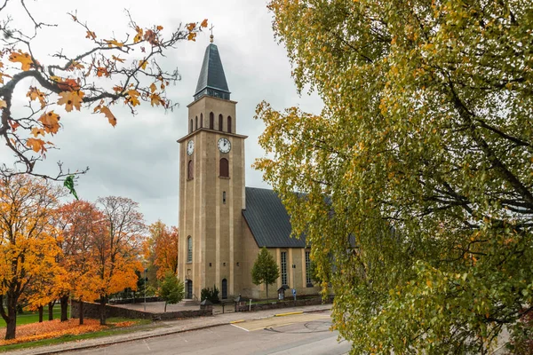 芬兰美丽的秋日，库桑科斯基教堂. — 图库照片