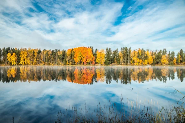 Beautiful autumn landscape of Kymijoki river waters. Finland, Kymenlaakso, Kouvola — Stock Photo, Image