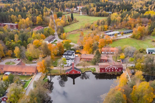 Flygfoto över gamla byn Ruotsinpyhtaa på hösten, Finland. — Stockfoto