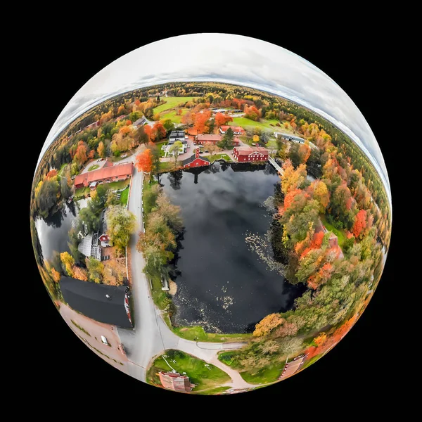Flygpanoramautsikt i form av en liten planet i den gamla byn Ruotsinpyhtaa på hösten, Finland. — Stockfoto