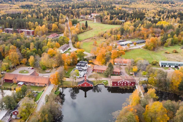 Flygfoto över gamla byn Ruotsinpyhtaa på hösten, Finland. — Stockfoto