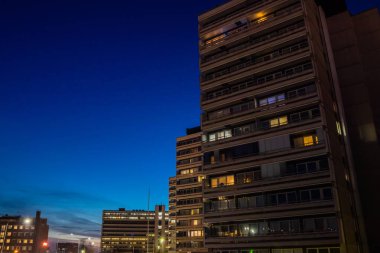 Kouvola, Finlandiya - 15 Kasım 2019: Kouvola merkezinin gece görüşü.