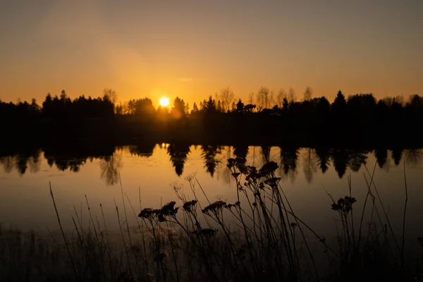 Beautiful sunset on river Kymijoki at winter, Finland. — 스톡 사진