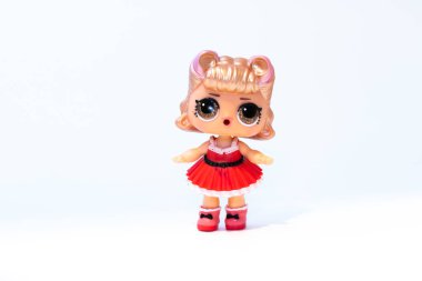 Kouvola, Finlandiya - 25 Ocak 2020: Güzel LOL Sürpriz bebek.