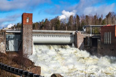 Finlandiya Kymijoki Nehri 'ndeki hidroelektrik üretim tesisi ve Ankkapurha Sanayi Müzesi.