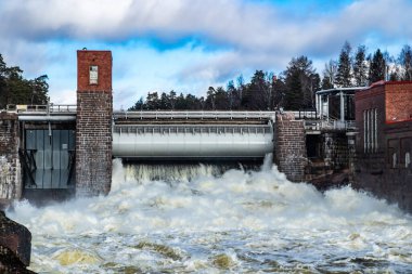 Finlandiya Kymijoki Nehri 'ndeki hidroelektrik üretim tesisi ve Ankkapurha Sanayi Müzesi.