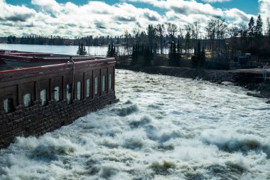 Finlandiya Kymijoki Nehri 'ndeki hidroelektrik üretim tesisi ve Ankkapurha Sanayi Müzesi.