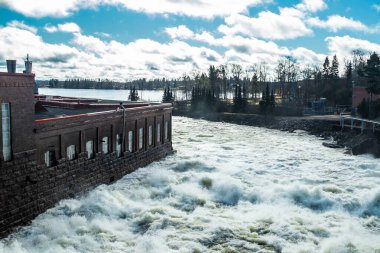 Finlandiya Kymijoki Nehri 'ndeki hidroelektrik üretim tesisi ve Ankkapurha Sanayi Müzesi.