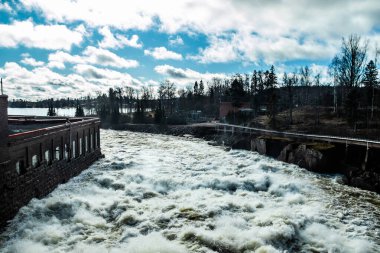 Finlandiya Kymijoki Nehri 'ndeki hidroelektrik üretim tesisi ve Ankkapurha Sanayi Müzesi.