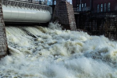 Finlandiya Kymijoki Nehri 'ndeki hidroelektrik üretim tesisi ve Ankkapurha Sanayi Müzesi.