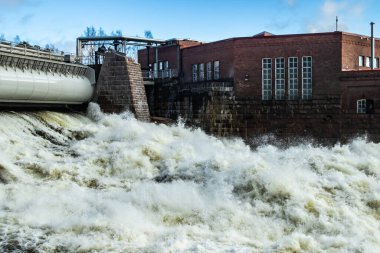Finlandiya Kymijoki Nehri 'ndeki hidroelektrik üretim tesisi ve Ankkapurha Sanayi Müzesi.