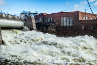Finlandiya Kymijoki Nehri 'ndeki hidroelektrik üretim tesisi ve Ankkapurha Sanayi Müzesi.
