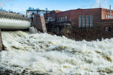 Finlandiya Kymijoki Nehri 'ndeki hidroelektrik üretim tesisi ve Ankkapurha Sanayi Müzesi.