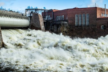 Finlandiya Kymijoki Nehri 'ndeki hidroelektrik üretim tesisi ve Ankkapurha Sanayi Müzesi.