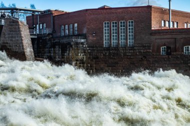 Finlandiya Kymijoki Nehri 'ndeki hidroelektrik üretim tesisi ve Ankkapurha Sanayi Müzesi.