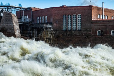 Finlandiya Kymijoki Nehri 'ndeki hidroelektrik üretim tesisi ve Ankkapurha Sanayi Müzesi.