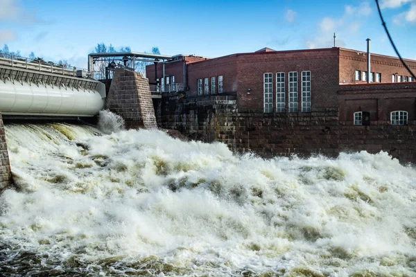 Finlandiya Kymijoki Nehri 'ndeki hidroelektrik üretim tesisi ve Ankkapurha Sanayi Müzesi.