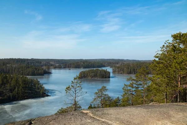 Bela Paisagem Com Lago Gelado Parque Nacional Repovesi Finlândia — Fotografia de Stock