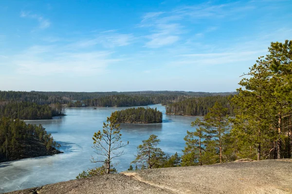 Hermoso Paisaje Con Lago Helado Parque Nacional Repovesi Finlandia —  Fotos de Stock