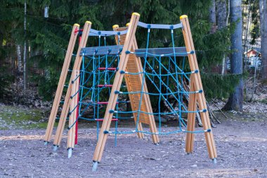 Şubat ayında boş çocuk parkı, Finlandiya