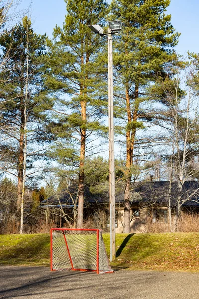 Červená Silniční Hokejová Síť Dětském Hřišti Finsku — Stock fotografie