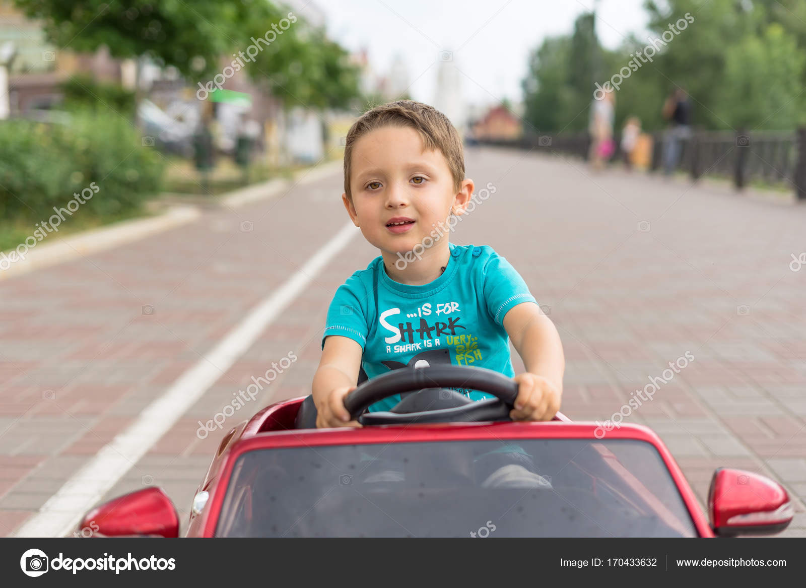 Coche Activo Conduciendo Y Sonriente JugueteOcio De Niño En jzGUpLqSMV