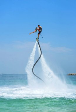 Baba ve kızı Karayip trop, yeni flyboard, poz