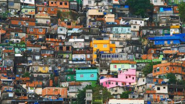 Rio Rocinha favela, havadan görünümü güneşli bir öğleden sonra.
