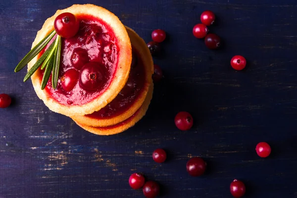 Tartaletas con salsa de arándanos agridulces —  Fotos de Stock