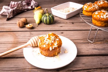 Sağlıklı gıda - kabak kekler ile yulaf ezmesi