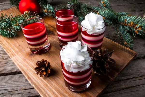 Juldessert, randig gelé i stil med julgodis — Stockfoto