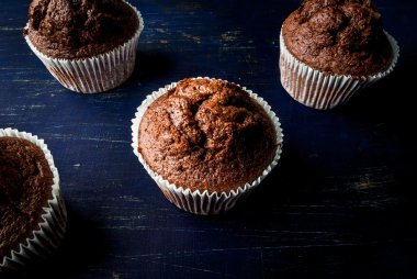 Çikolatalı kek fırından yeni çıkmış 