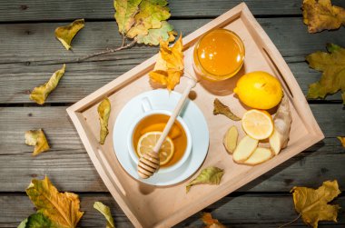 Bir fincan çay limon ve zencefil