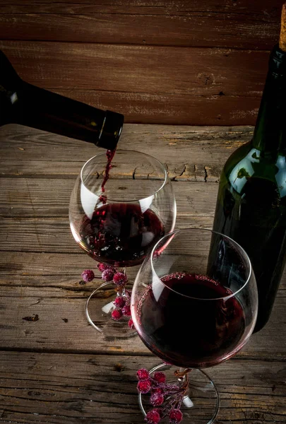 Flasche Wein und Gläser — Stockfoto
